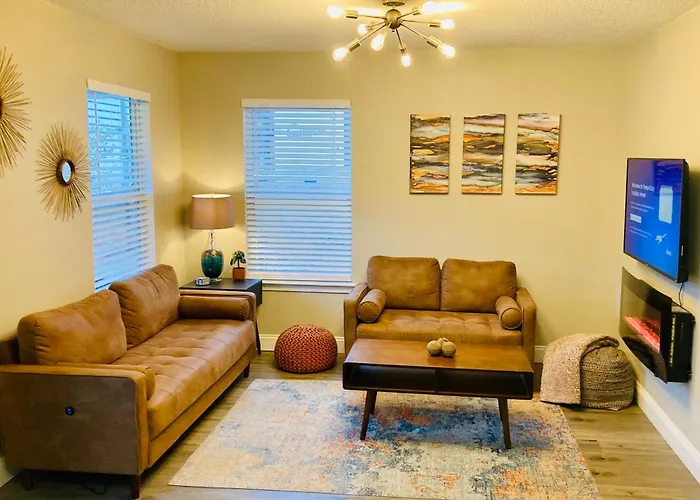 Pensa-cozy Downtown Bungalow, W/ Backyard Oasis! Pensacola