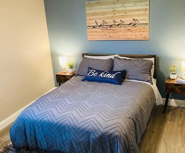 Pensa-cozy Downtown Bungalow, W/ Backyard Oasis! * Pensacola