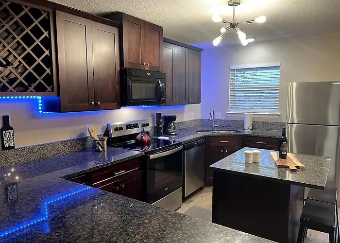 Pensa-cozy Downtown Bungalow, W/ Backyard Oasis! Pensacola