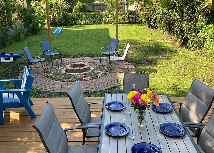 Pensa-cozy Downtown Bungalow, W/ Backyard Oasis! Pensacola